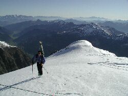 Die letzten Meter zum Gipfel des Ritterkopfs in Erwartung einer herrlichen Firnabfahrt direkt vom Gipfel ber die Sdflanke