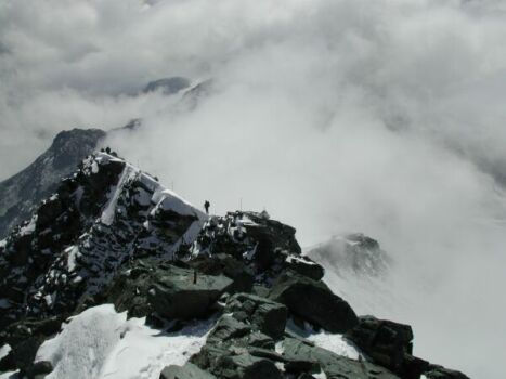 Blick auf den Klein Glockner mit der Erzherzog- Johann- Htte im Hintergrund.