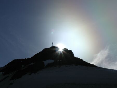 Sonnenaufgang ber dem Gipfel der Wildspitze.