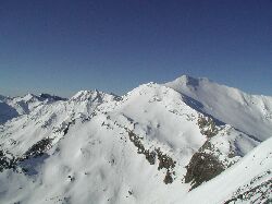 Die weiteren heutigen Ziele: rechts der Hocharn 3254 m, 1100 HM Aufstieg und links der Sonnblick 3106 m nochmals 1150 HM Aufstieg