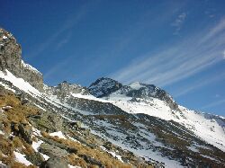 Blick in Richtung Ankogel vom schneearmen Goslarer Weg aus.