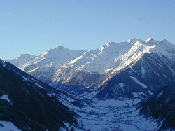 Blick ins tief verschneite Rauriser Tal