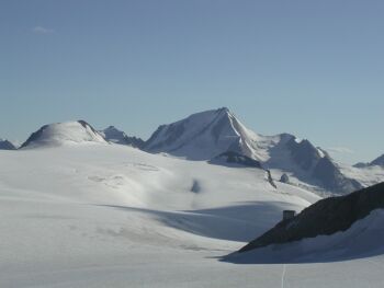 Blick ber Brandenburgerhaus zur Weikugel 3.738m.