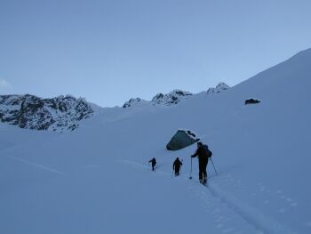 Aufstieg durch eine herrliche Winterlandschaft