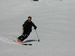 Firnabfahrt ber die Sdhnge der Schnfeldspitze.