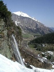 Blick vom Barbara-Fall nach Kolm Saigurn. Im Hintergrund der Ritterkopf 3.006 m