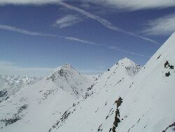 Die Sdflanke des Hohen Tenns.- Im Hintergrund das Wiesbachhorn.