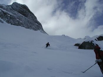 Herrliche Abfahrt bei Pulverschnee.