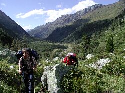 Von der Stdlhtte kommend, marschieren wir durch das malerische Dorfertal in Richtung Rudolfshtte, als Schlupunkt unserer Tour.